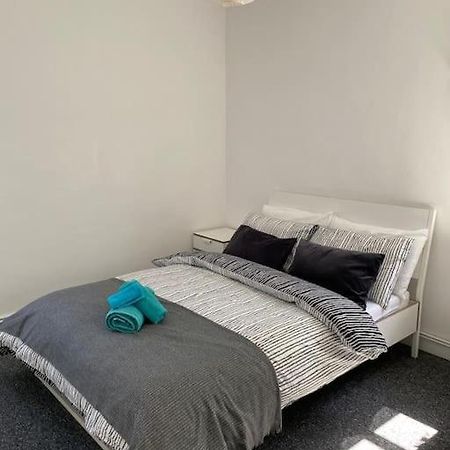 Lovely 2 Bedroom Flat In Greater London Londres Exterior foto