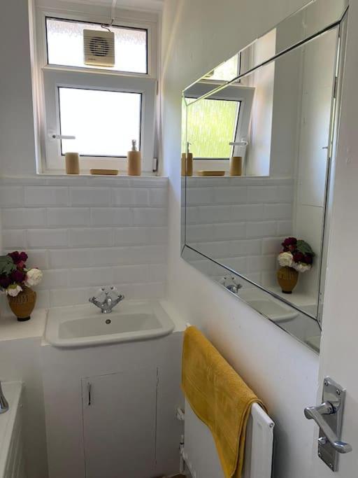 Lovely 2 Bedroom Flat In Greater London Londres Exterior foto